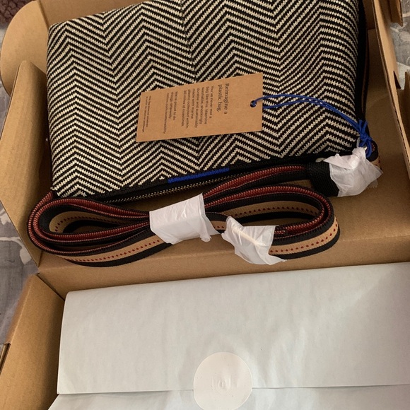 Rothy’s The Casual Crossbody in Dark Mist Stylish Chevron Patterned Shoulder Bag - Picture 8 of 16